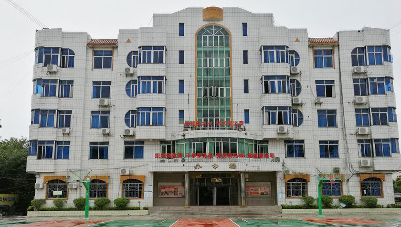 广西梧州市苍海高级中学2.jpg 广西梧州市苍海高级中学2.jpg