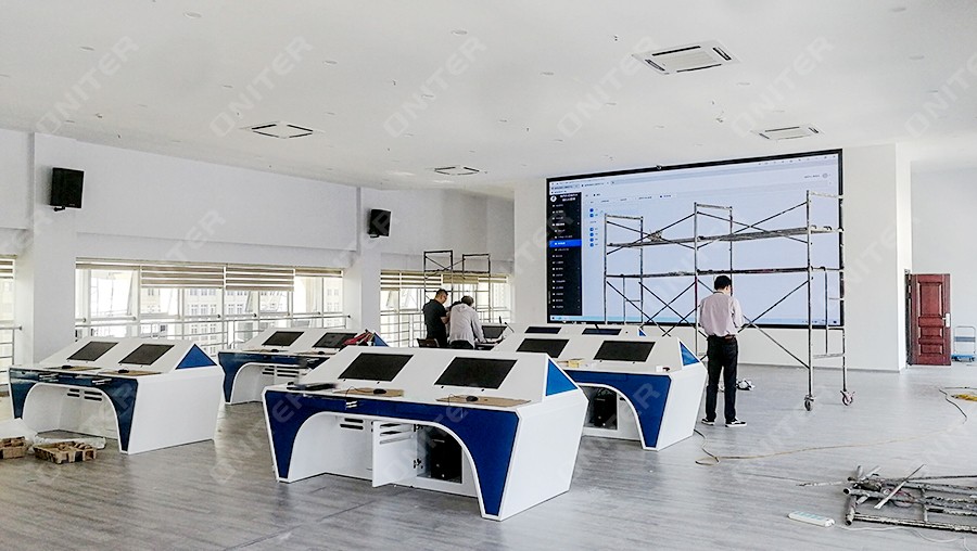 指挥中心项目施工布线现场