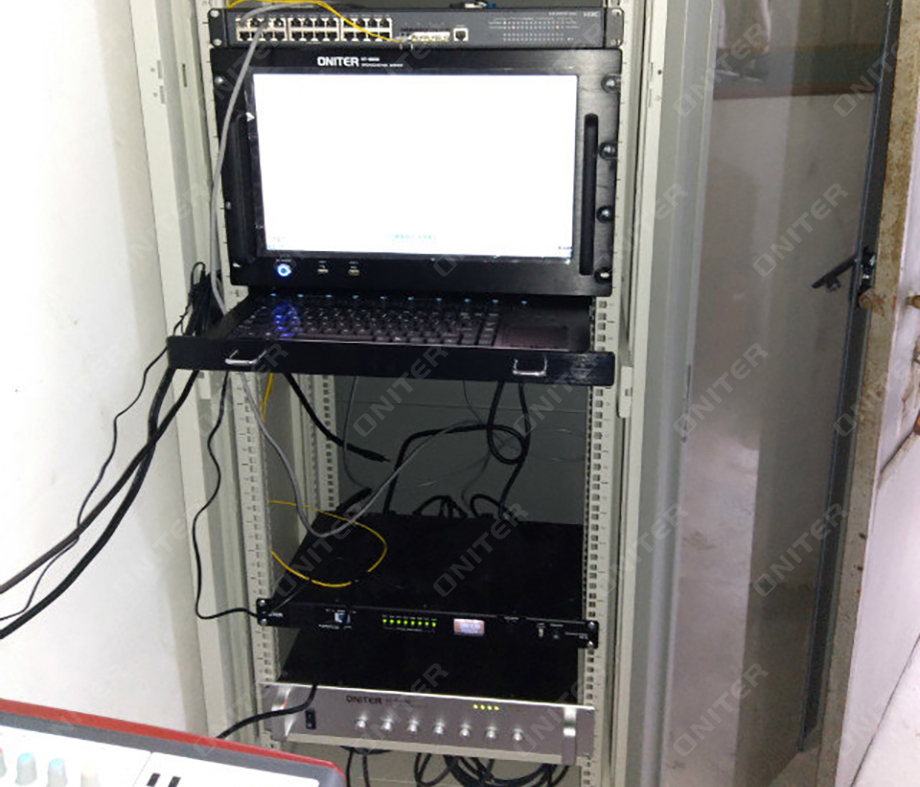 ONITER机柜设备实拍图.jpg ONITER机柜设备实拍图.jpg