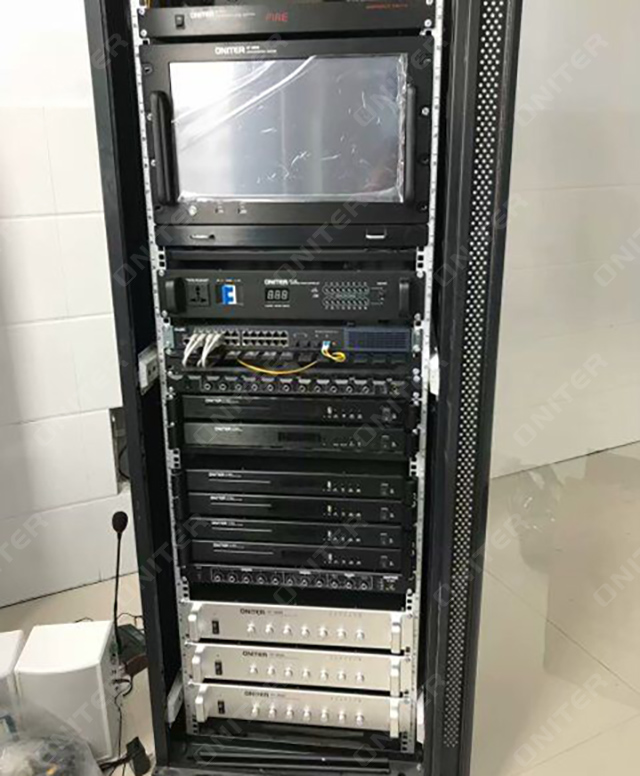 9、ONITER数字IP网络主机和功放等设备机柜.jpg