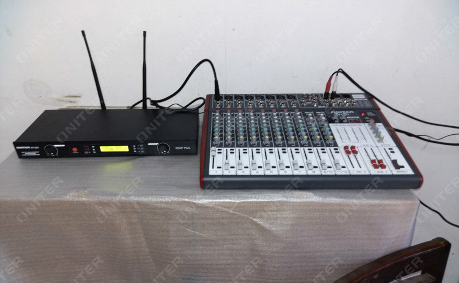 ONITER调音台、无线麦克风实拍图.jpg ONITER调音台、无线麦克风实拍图.jpg