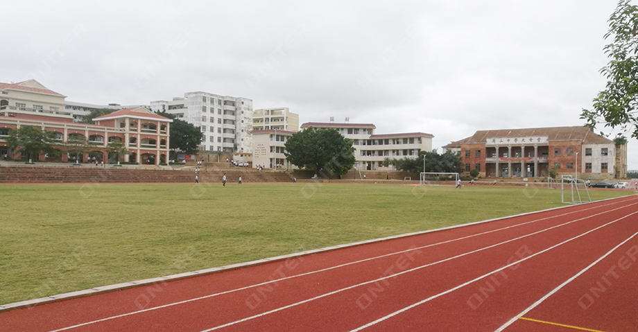 2、福建省惠安荷山中学操场_跑道_球场.jpg