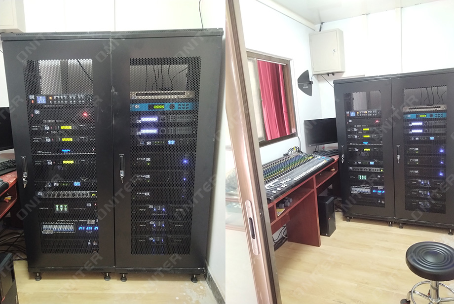11、ONITER设备装机柜全照.jpg