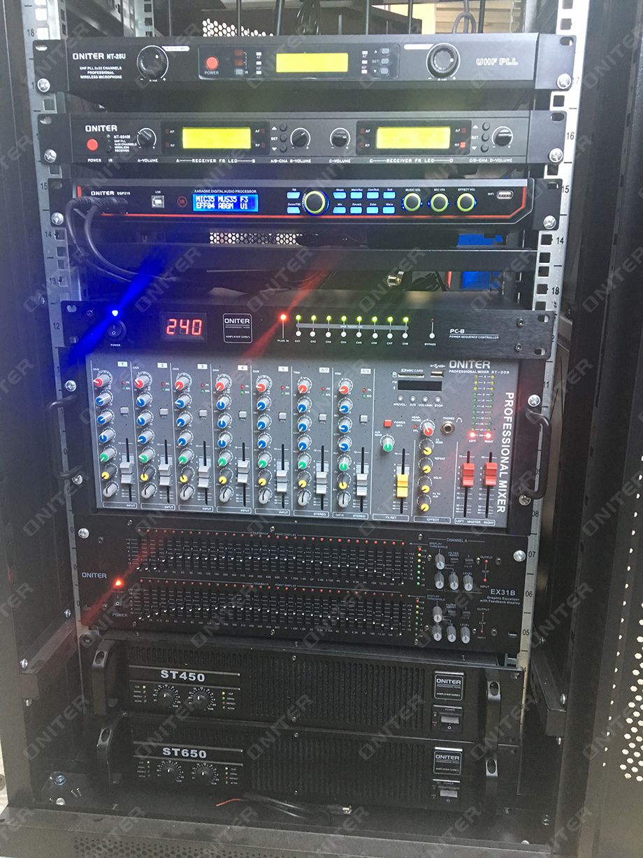 ONITER机柜设备实拍图.jpg ONITER机柜设备实拍图.jpg