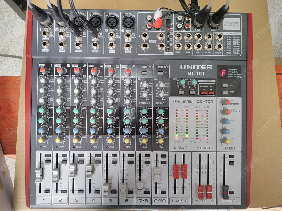 ONITER调音台实拍图.jpg ONITER调音台实拍图.jpg