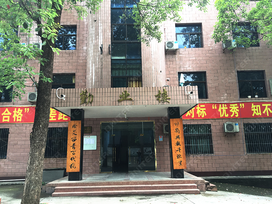 四川省乐山市马边中学校园风光.jpg