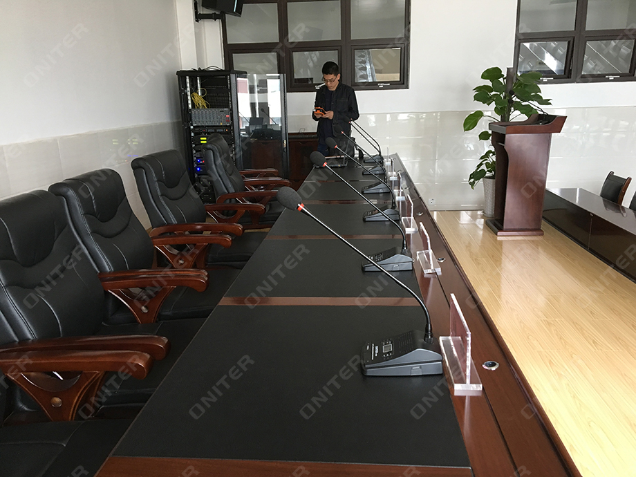 会议室话筒设备实拍图2.jpg