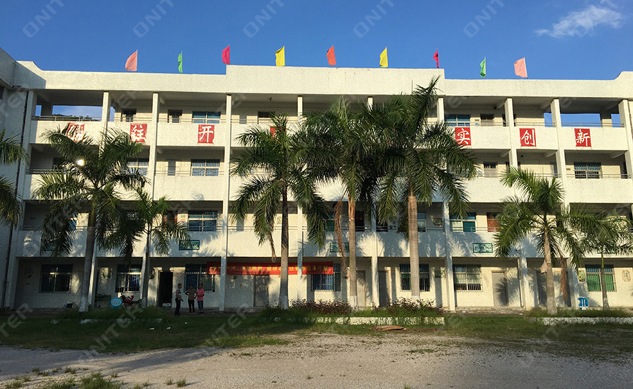 第一中学教学楼.jpg 第一中学教学楼.jpg