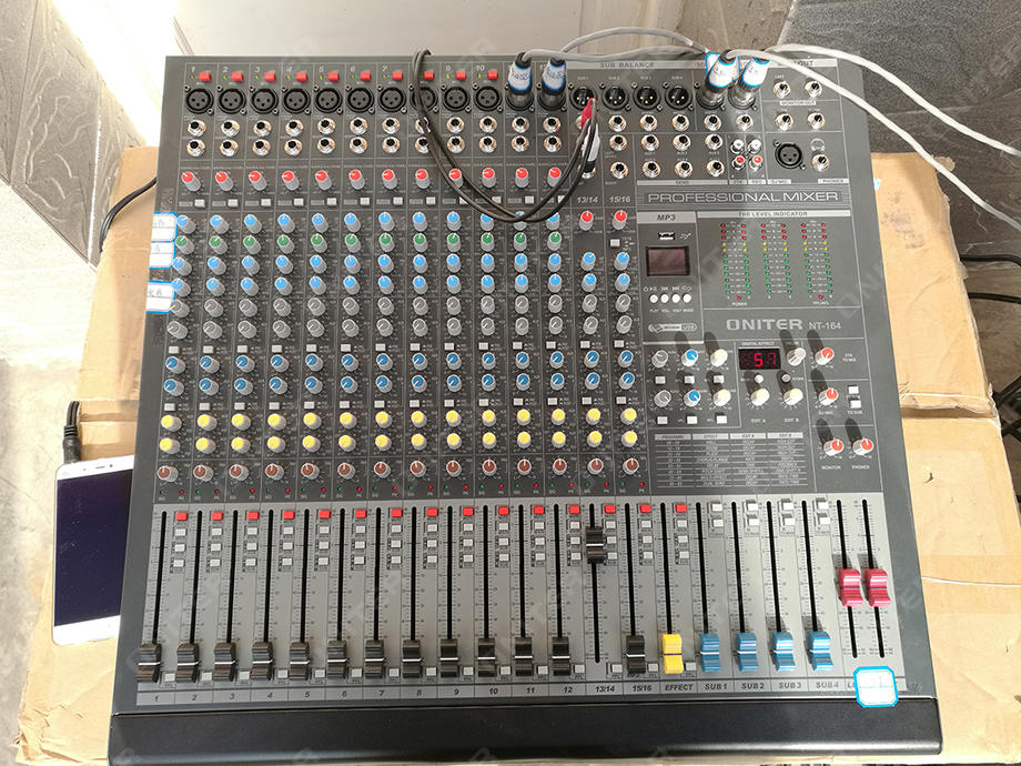 ONITER专业调音台实拍图.jpg