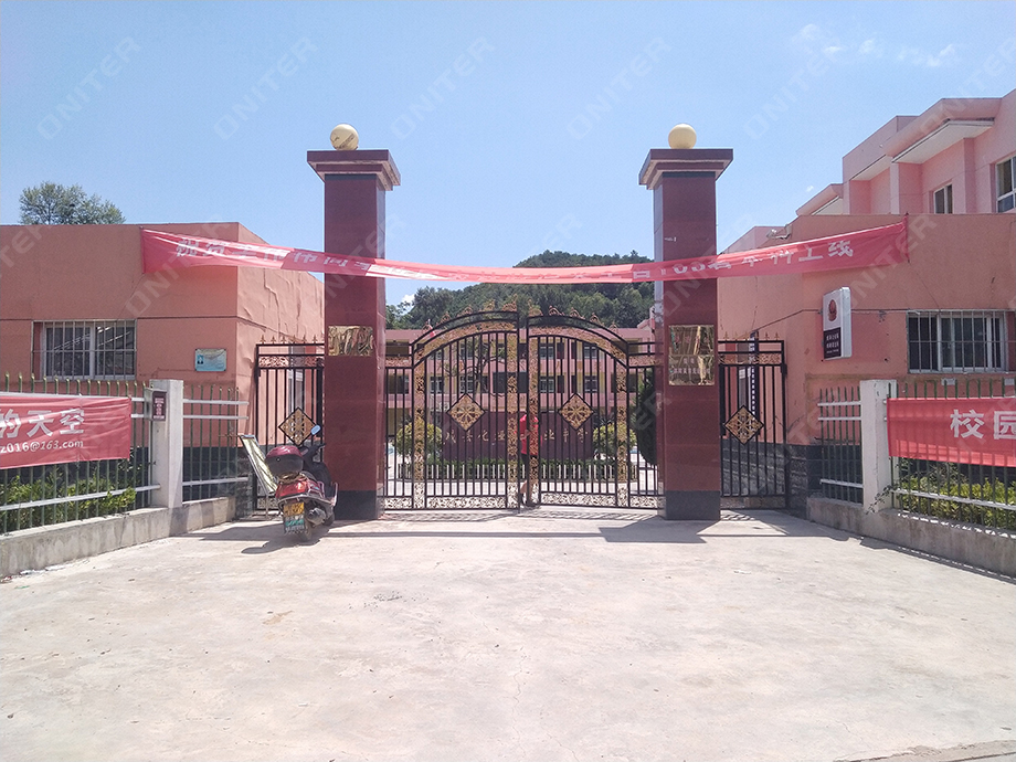 成县化垭农职业中学校门.jpg