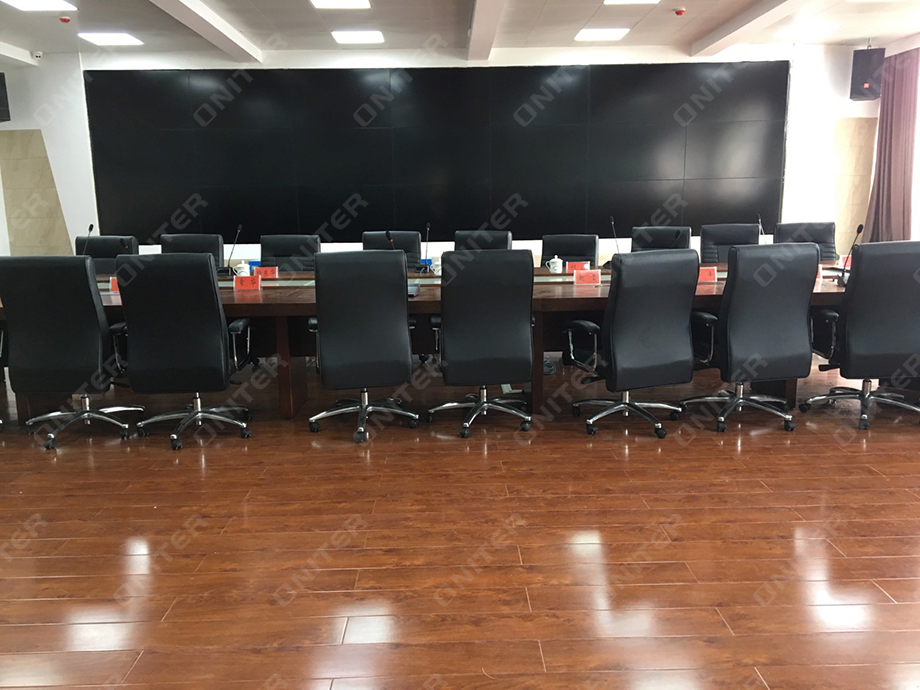 会议室.jpg 会议室.jpg