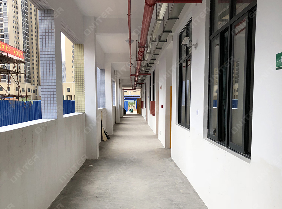启智小学教室走廊.jpg