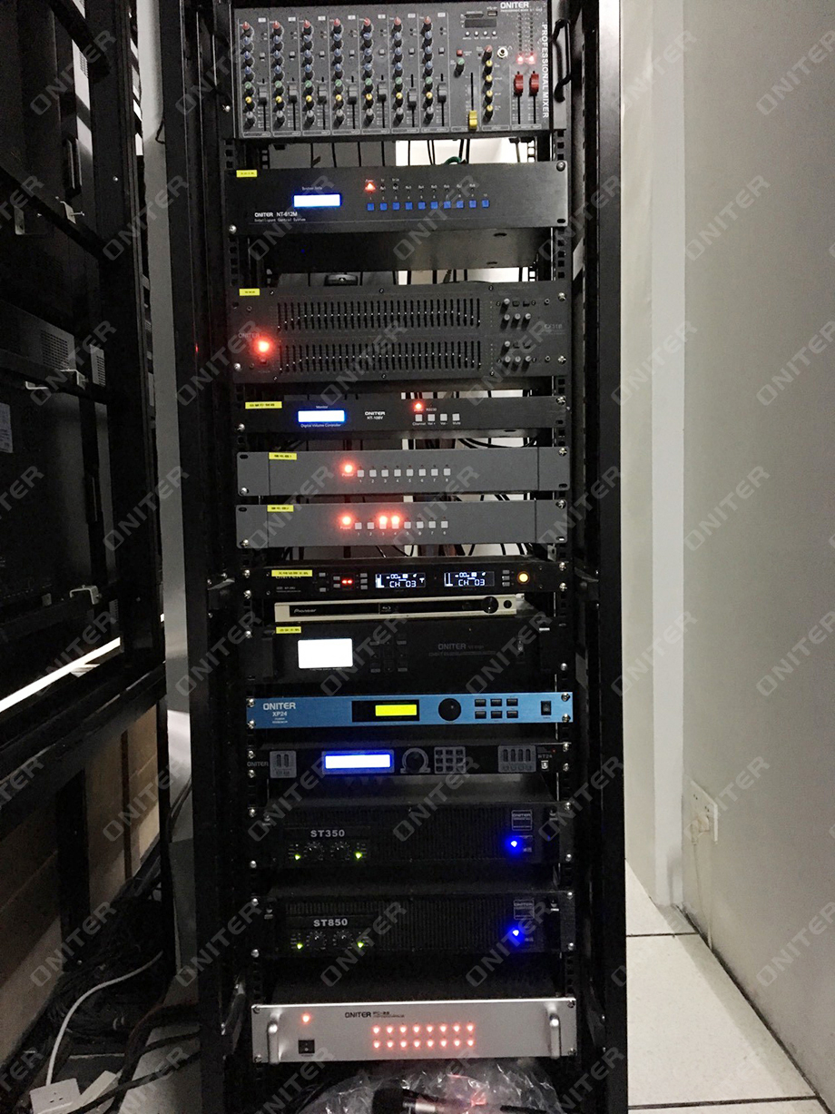 ONITET设备机柜实拍图.jpg ONITET设备机柜实拍图.jpg