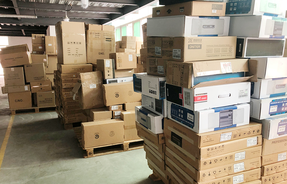 刚卸下来的音视频系统设备