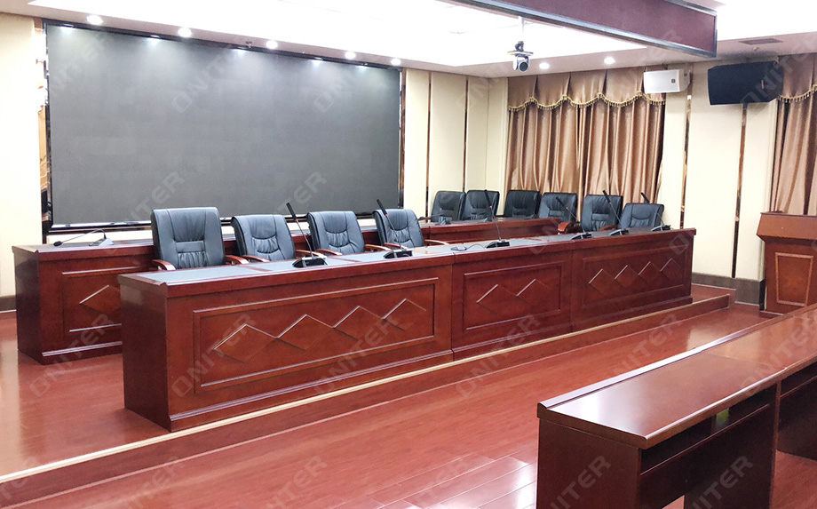 ONITER手拉手会议话筒应用效果.jpg ONITER手拉手会议话筒应用效果.jpg