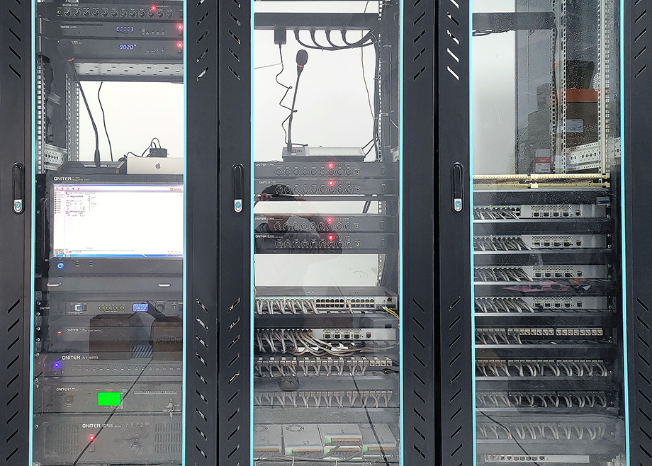 ONITER机柜设备.jpg ONITER机柜设备.jpg