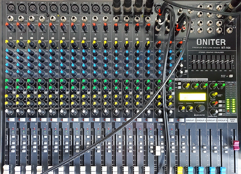 ONITER调音台.jpg ONITER调音台.jpg