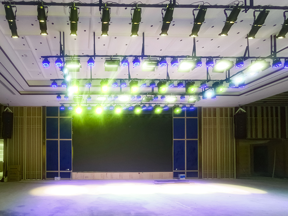 ONITER线阵列扬声器系统实拍-1.jpg ONITER线阵列扬声器系统实拍-1.jpg