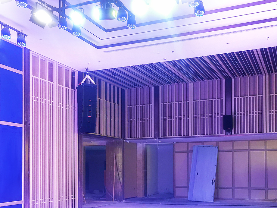 ONITER线阵列扬声器系统实拍-2.jpg ONITER线阵列扬声器系统实拍-2.jpg