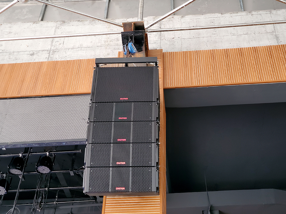 ONITER线阵列音箱实拍-2.jpg ONITER线阵列音箱实拍-2.jpg