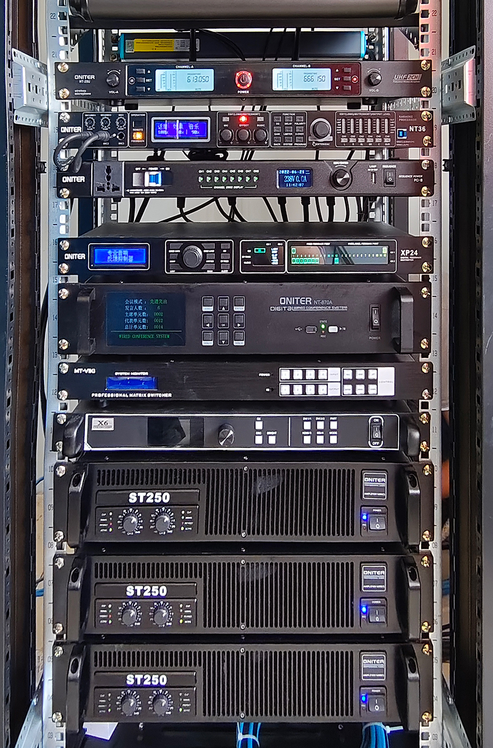 机柜.jpg 机柜.jpg